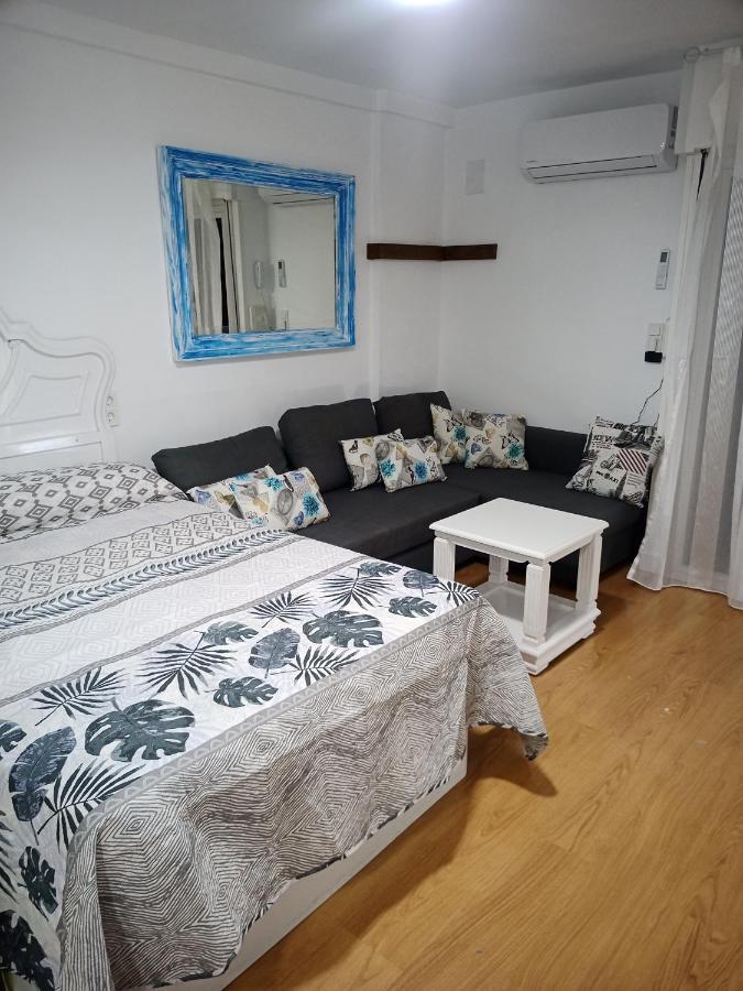 Sweet Home Benalmadena, Estudio Con Vistas Al Mar Y Excelente Conexion Wifi, Para No Fumadores, Con Piscinas, Sea Views, With Swimming Pools, Completely Renovated, Ideal For Older People, Bright With Morning Sun, No Smoking Quarto foto